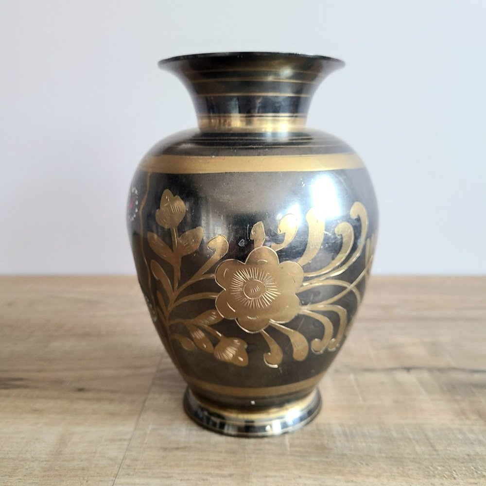 Indian brass etched and enamel vase with man and woman image and floral design. - Picture 3 of 8